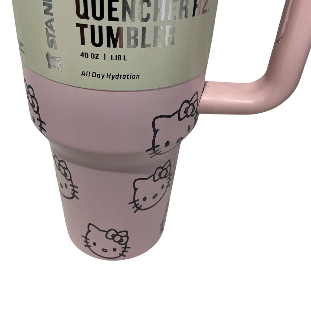 Stanley Quencher H2.0 FlowState Tumbler Edición Esp. Hello Kitty – 40 oz / 1.18L - Picture 3 of 9